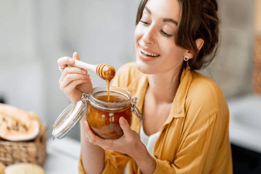 Phụ nữ mang thai cũng không nên lạm dụng mật ong